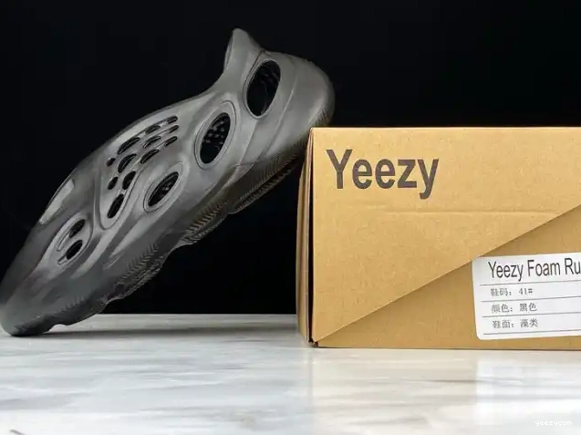 Foam Slide Runner Yeezy 0629